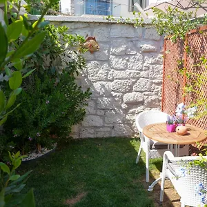 Muezeyyen Hanim Konagi , Alaçatı Türkiye