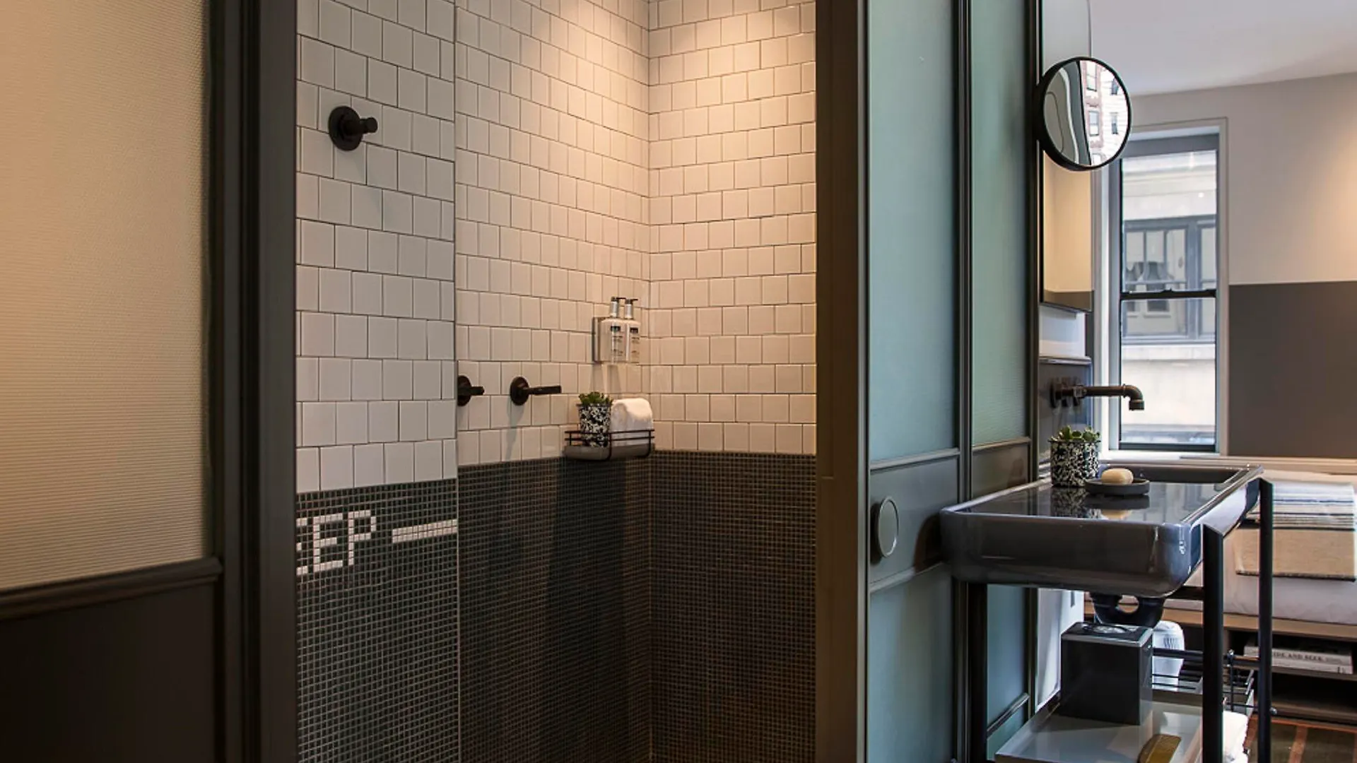 Отель Moxy Nyc Times Square Нью-Йорк