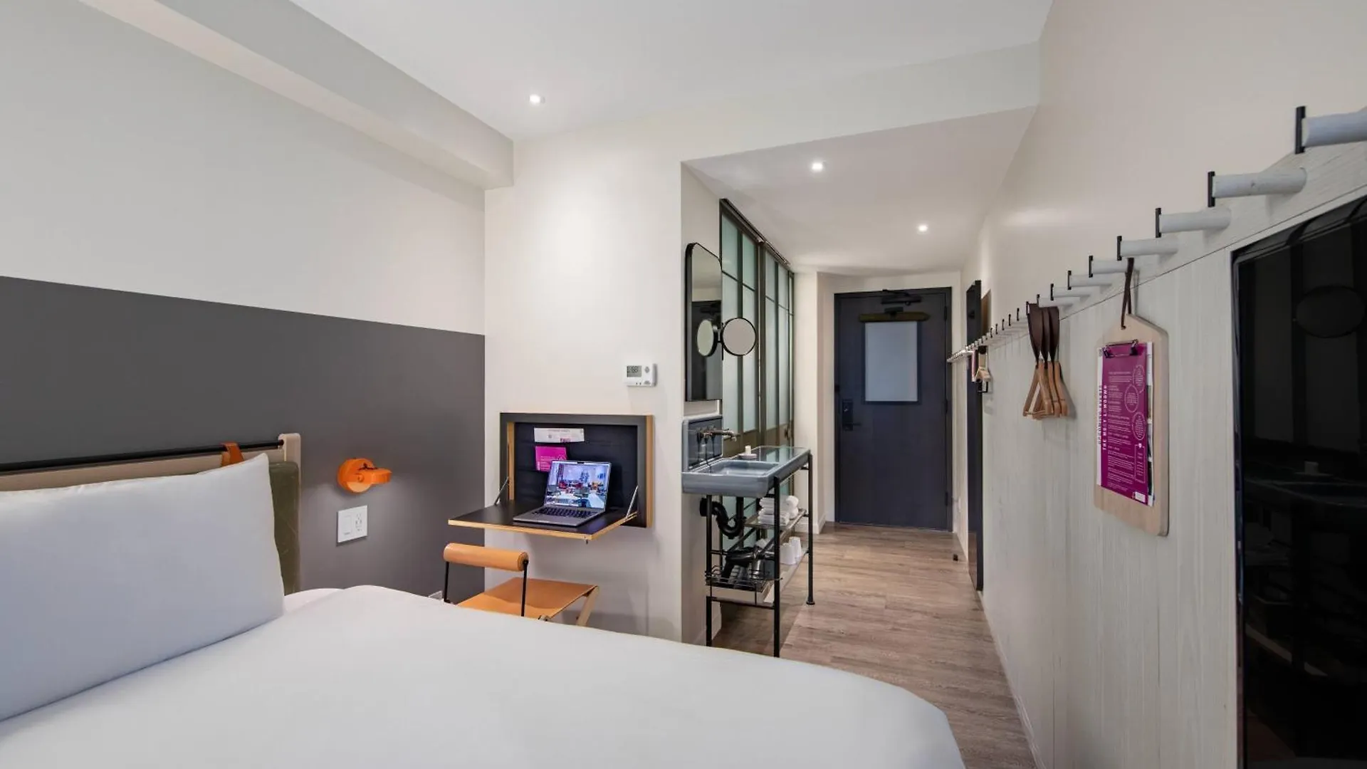 Moxy Nyc Times Square Hotel New York