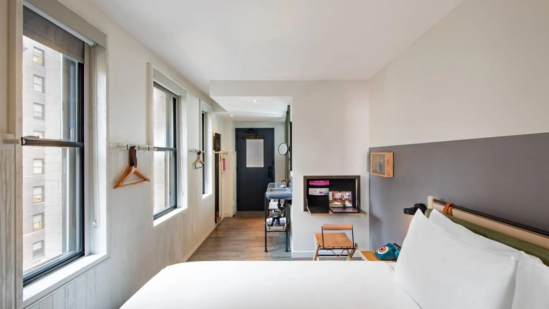 Moxy Nyc Times Square Hotel New York
