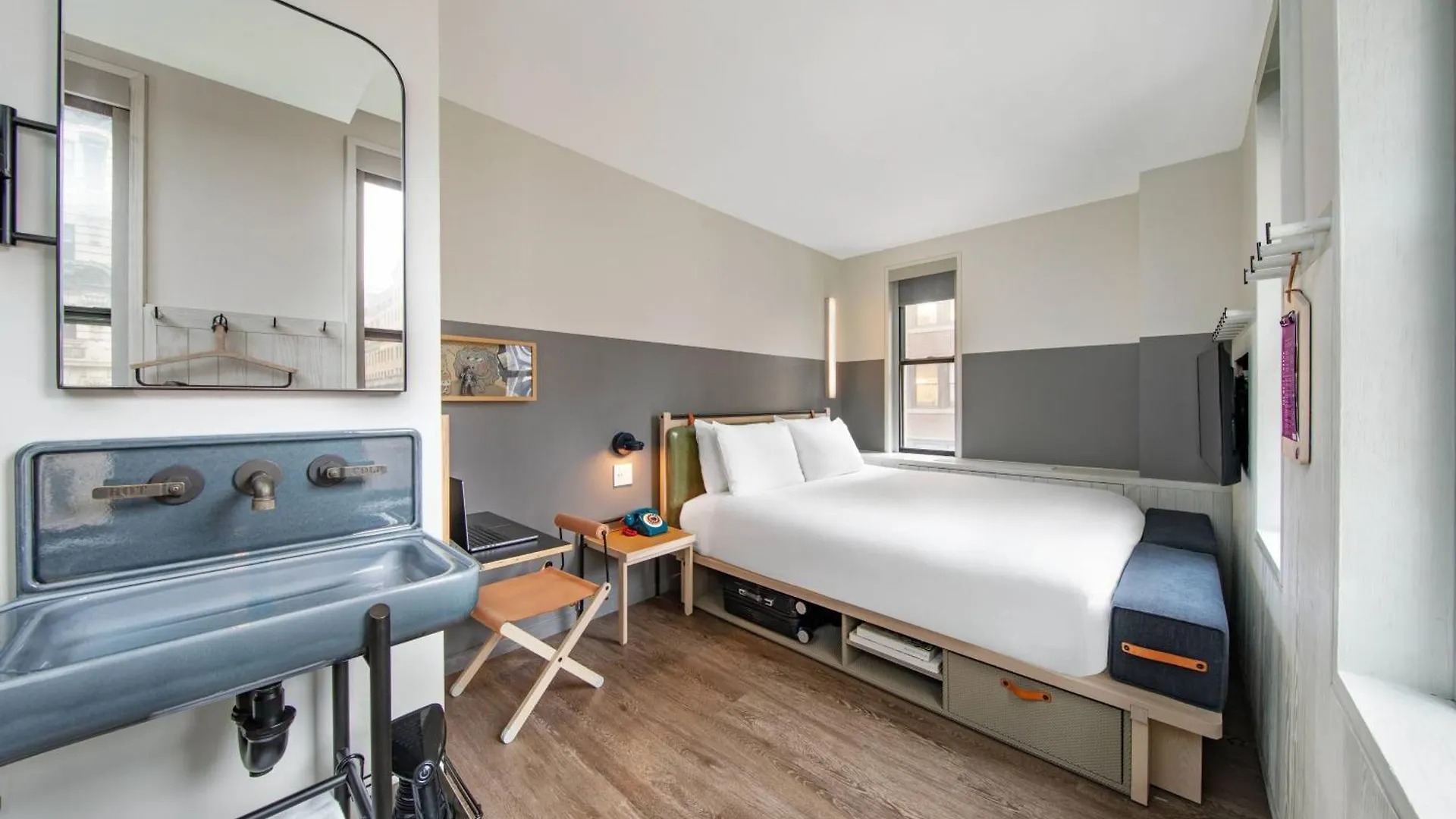 Moxy Nyc Times Square Hotel New York
